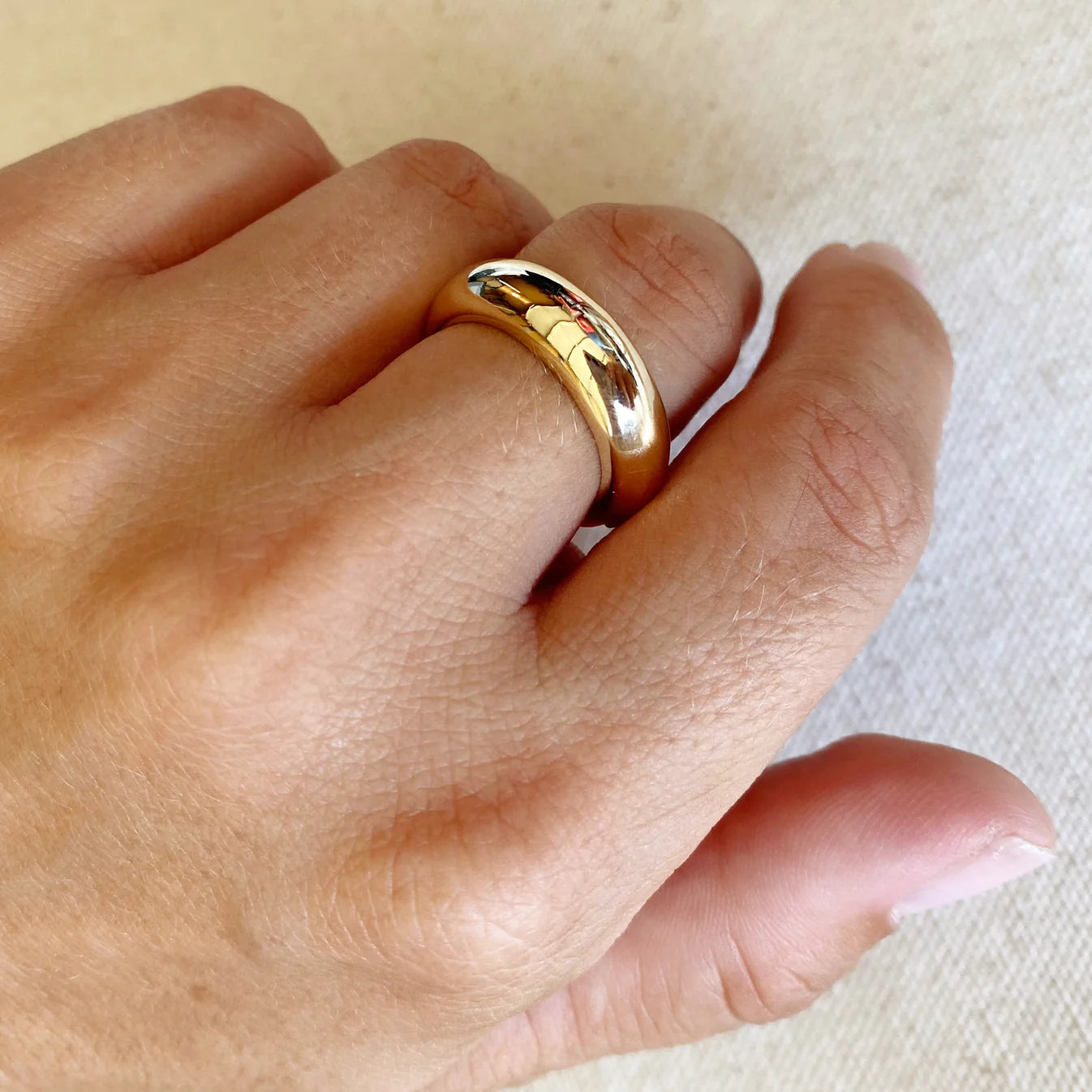 ROUNDED BAND RING
