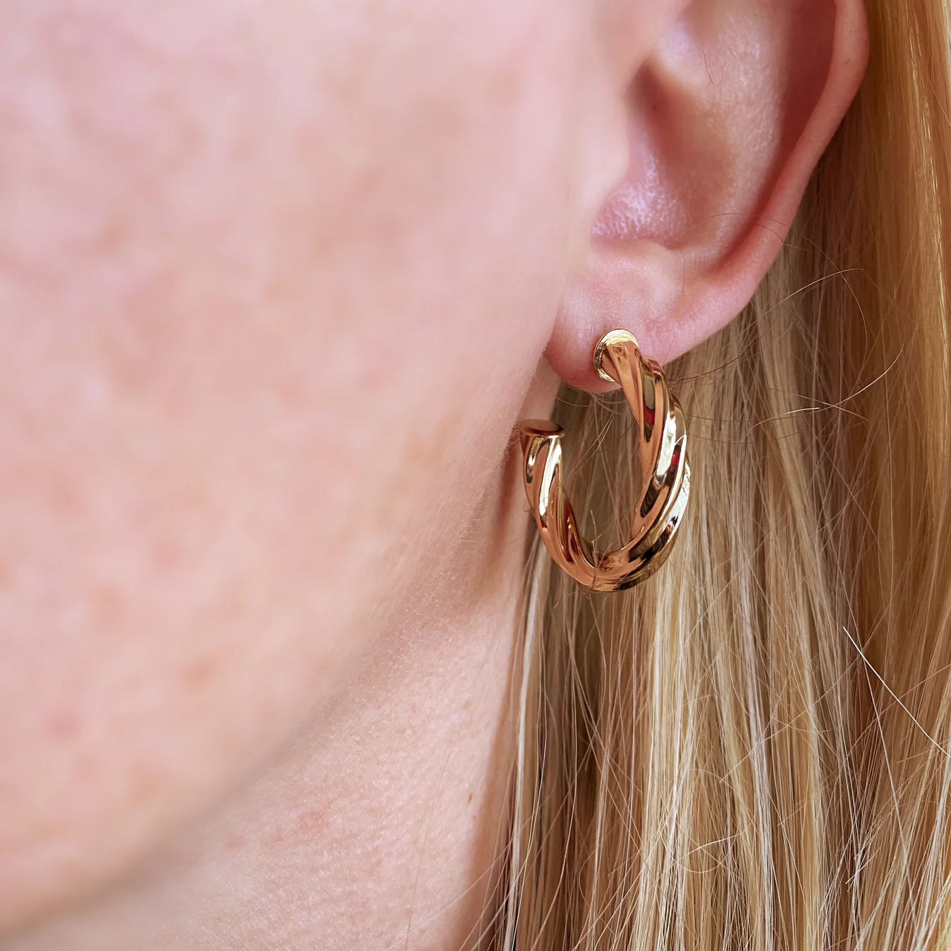 TWISTED HALF HOOP EARRINGS