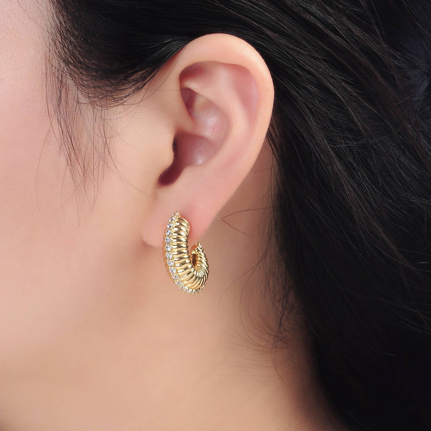 VAL HOOPS